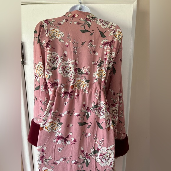 Retro-style Floral Robe - Picture 2 of 7
